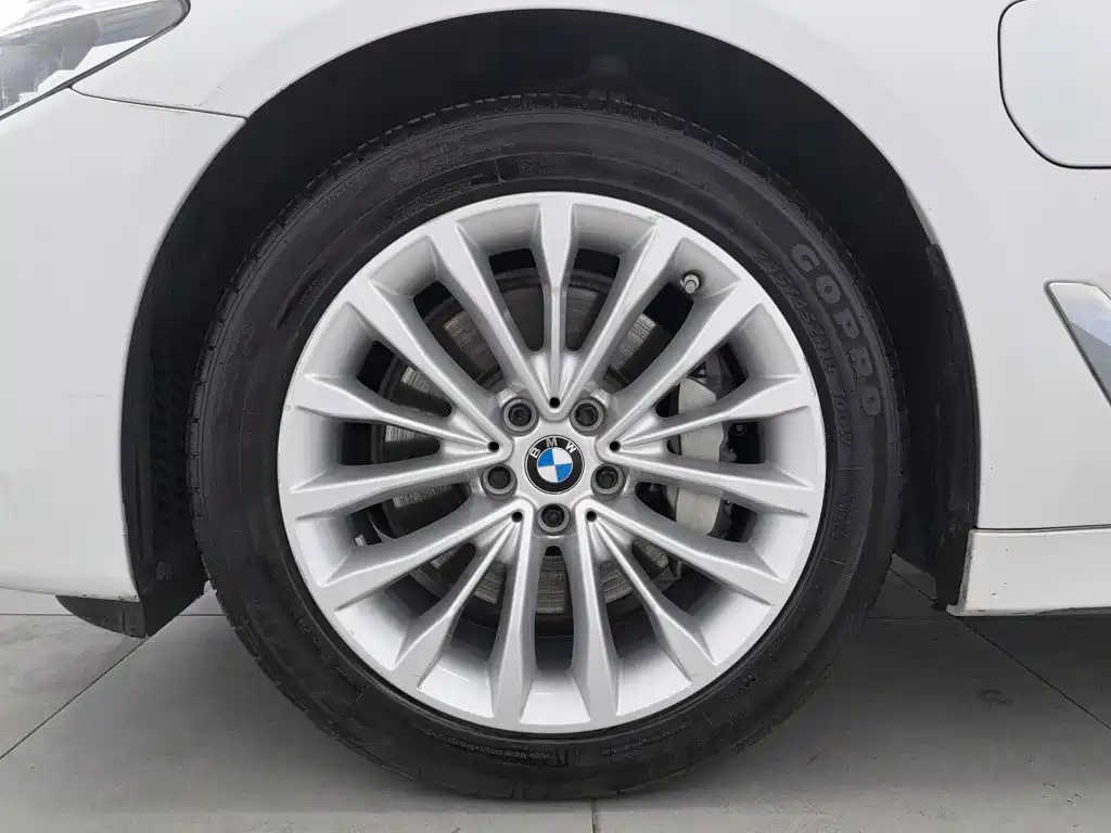 BMW 5 Series New Energy 2020 — фото 17
