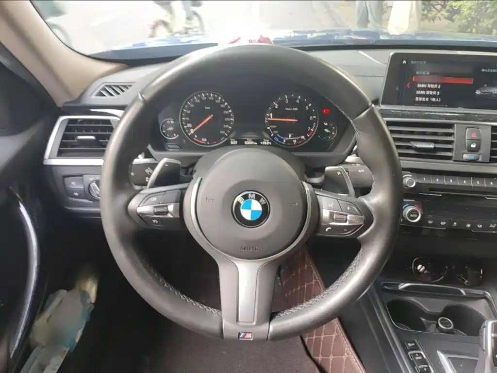 BMW 3 Series 2019 — фото 14