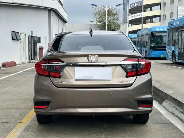 Honda Greiz 2016