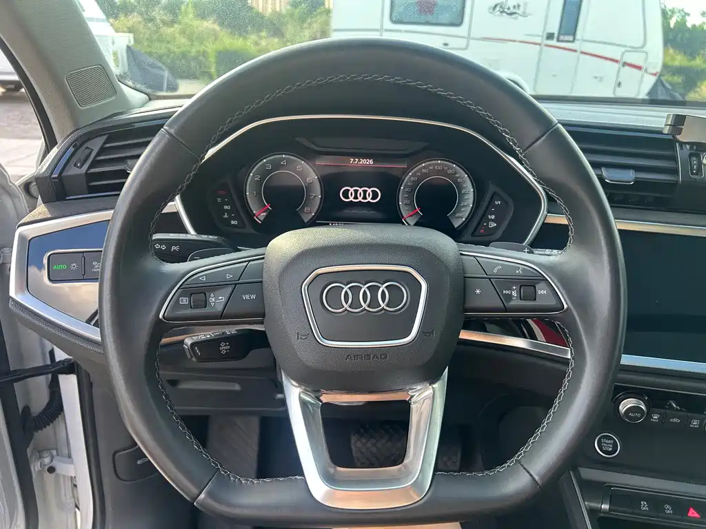 Audi Q3 2023 — фото 12