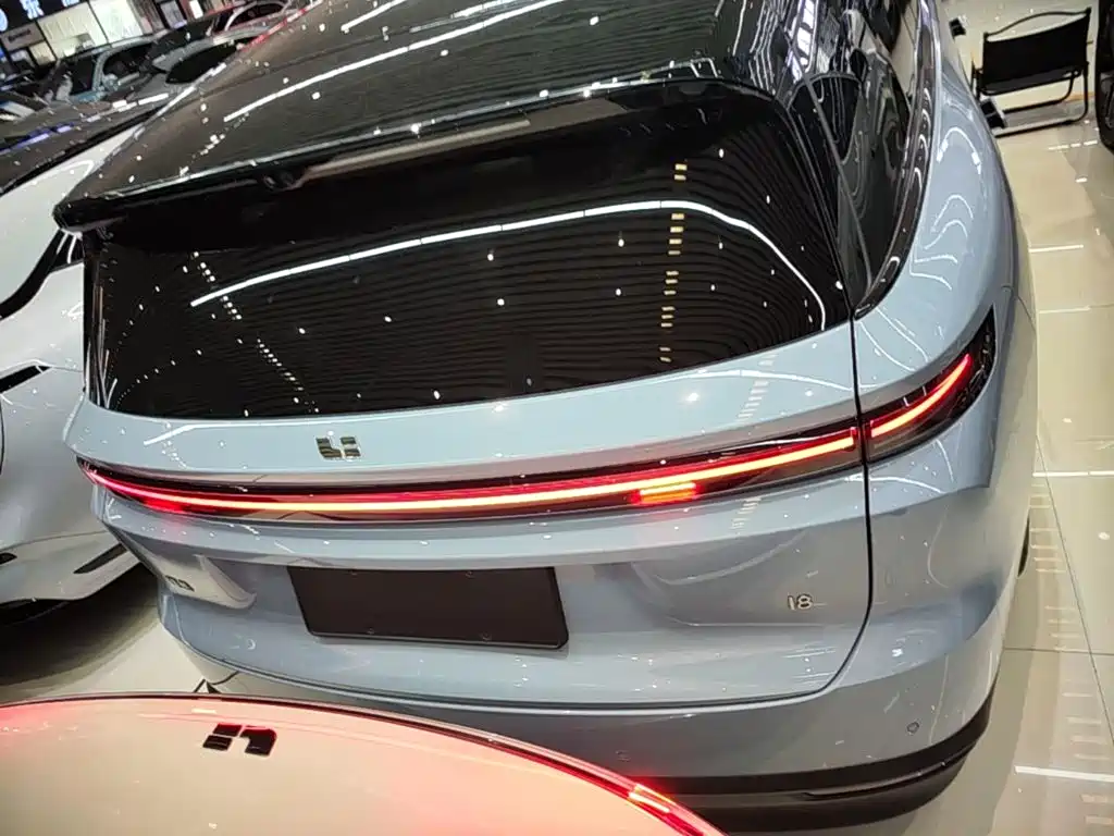 Li Auto i8 2025