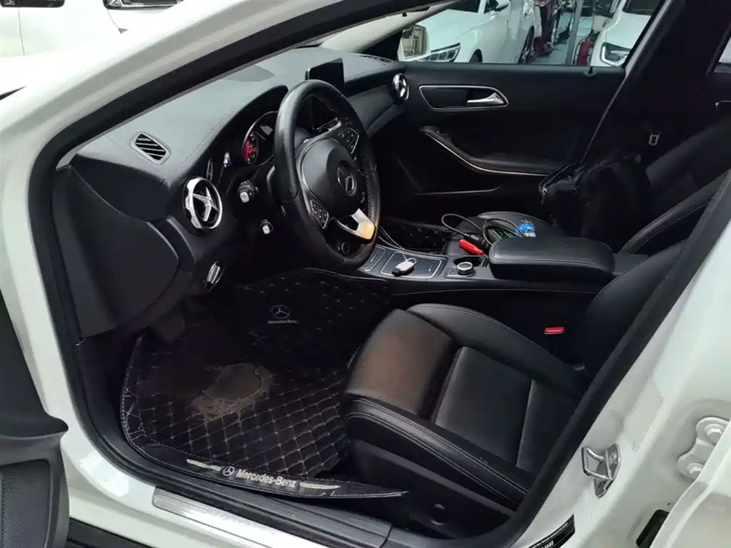 Mercedes-Benz GLA 2018 — фото 15