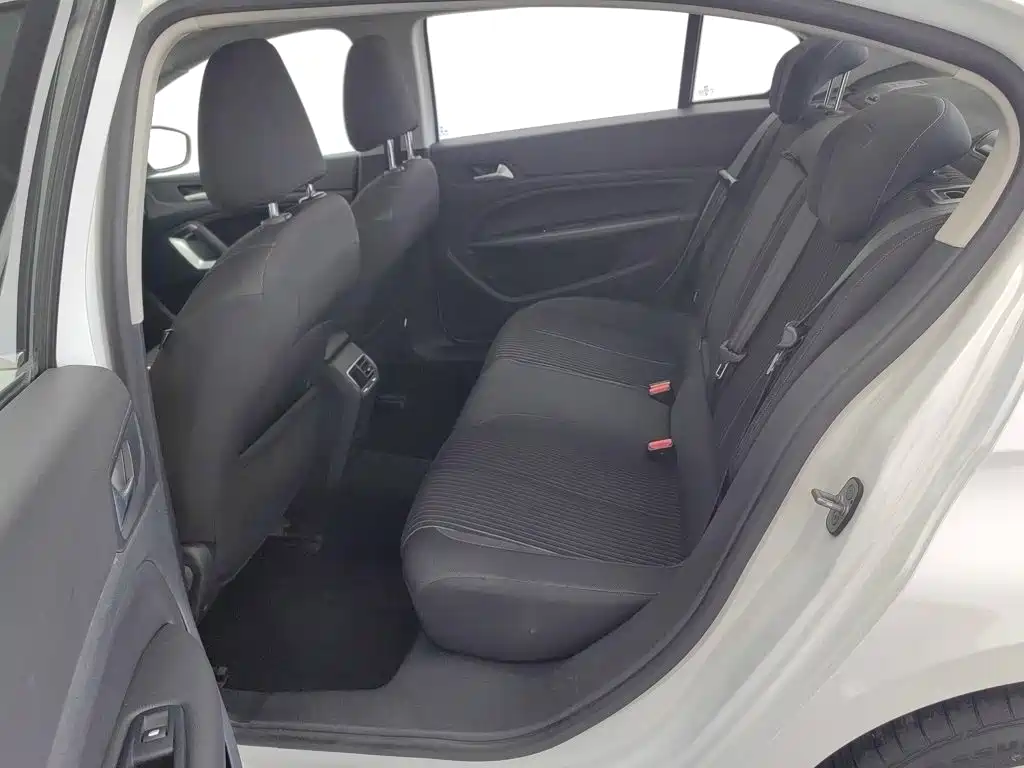 Peugeot 408 2015 — фото 15