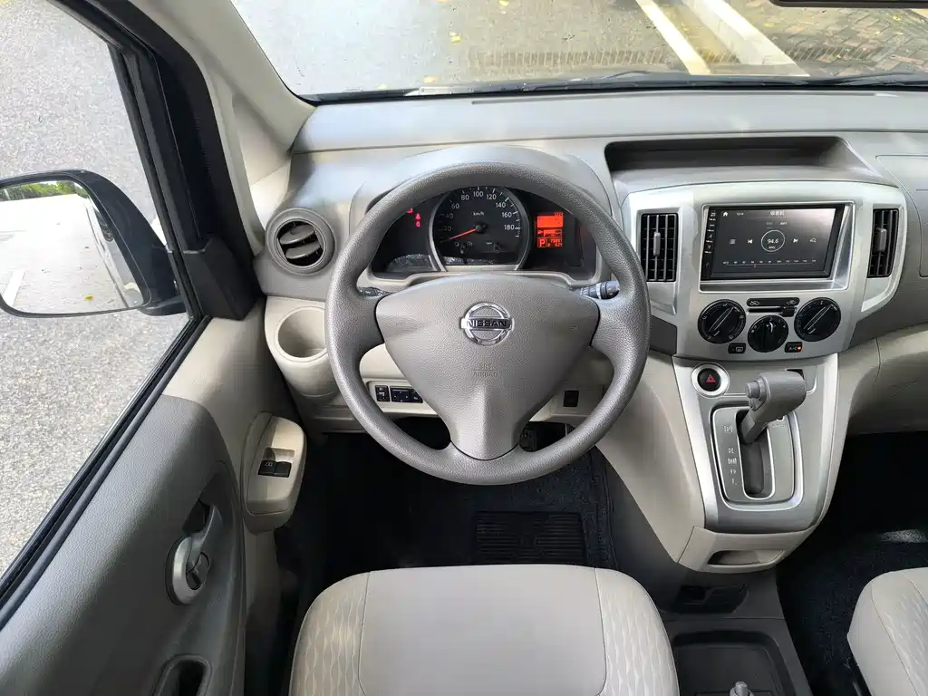 Nissan NV200 2018 — фото 17