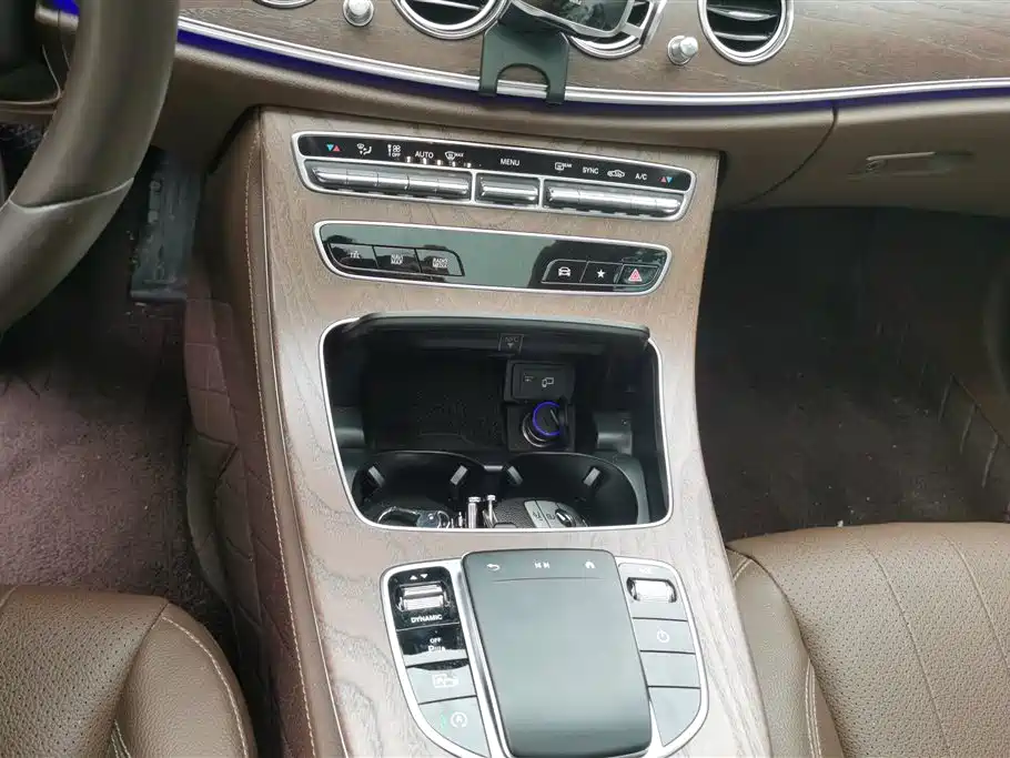 Mercedes-Benz E-Class 2023 — фото 16
