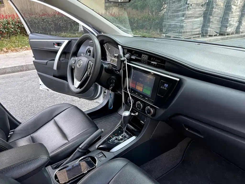 Toyota Corolla 2018 — фото 13