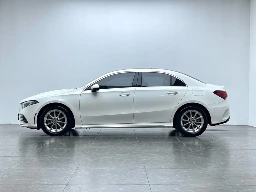 Mercedes-Benz A-Class 2022 — фото 6