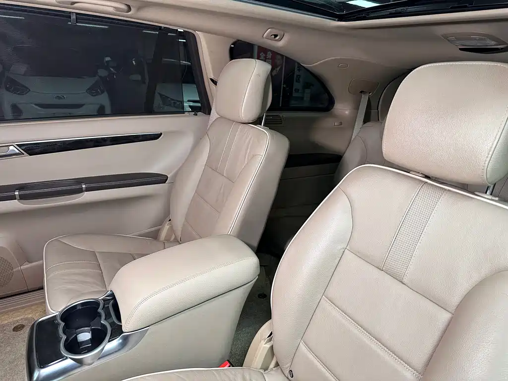 Mercedes-Benz R-Class 2018 — фото 28
