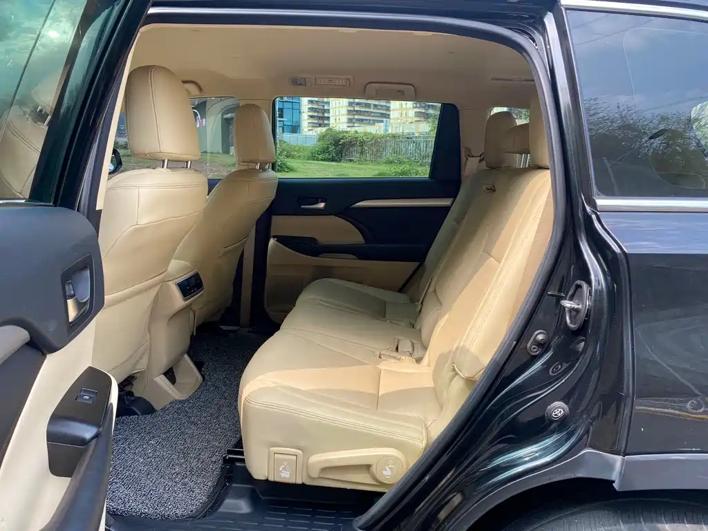 Toyota Highlander 2018 — фото 17