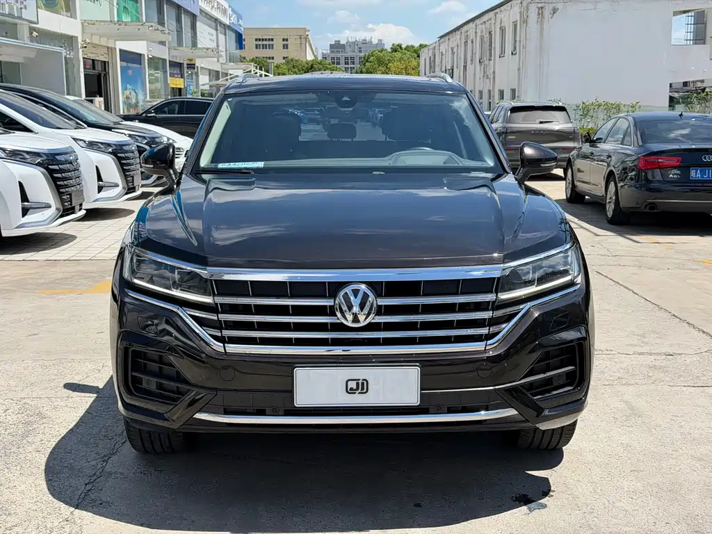 Volkswagen Touareg 2023 — фото 2