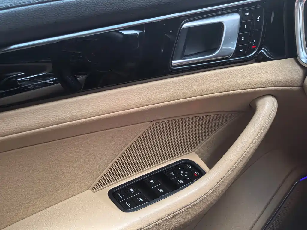 Porsche Panamera 2018 — фото 29