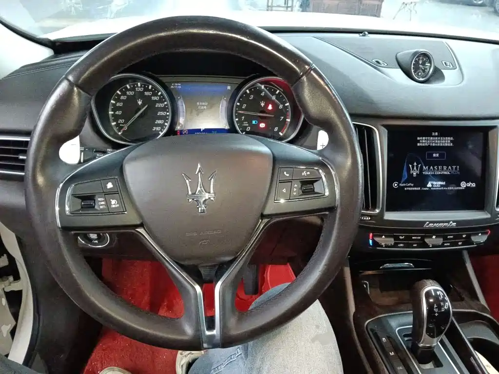 Maserati Levante 2017 — фото 11