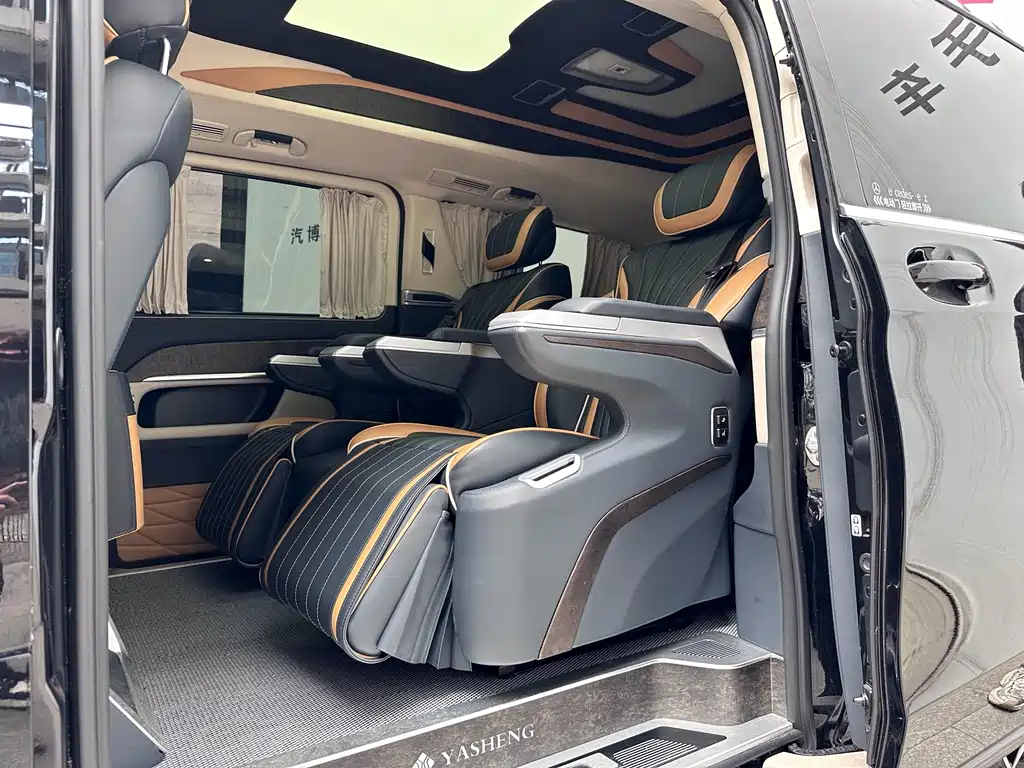 Mercedes-Benz V-Class 2023 — фото 12