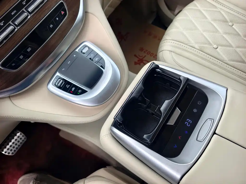 Mercedes-Benz V-Class 2022 — фото 13