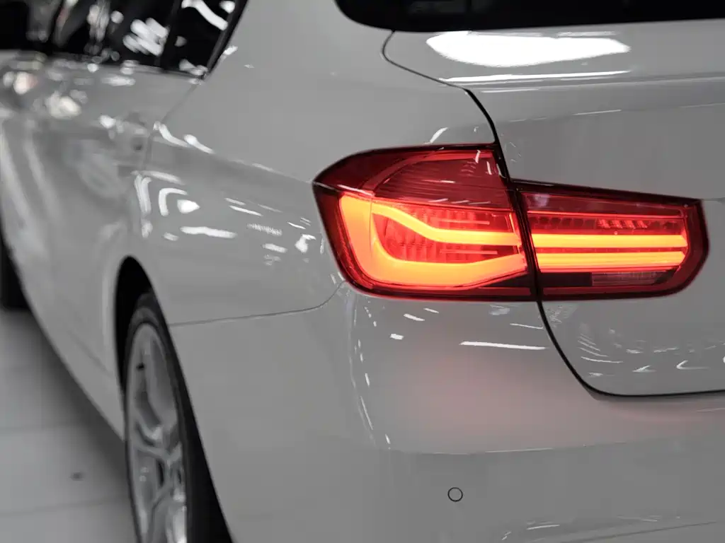 BMW 3 Series 2019 — фото 5