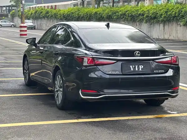 Lexus ES 2022