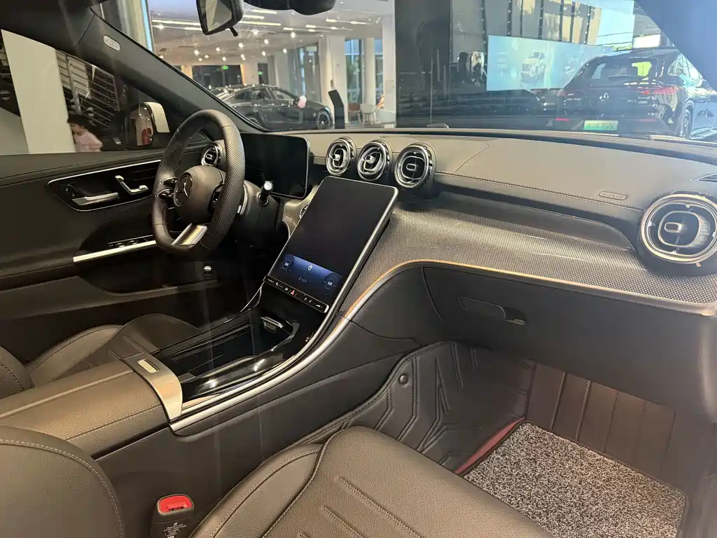 Mercedes-Benz C-Class 2025 — фото 11