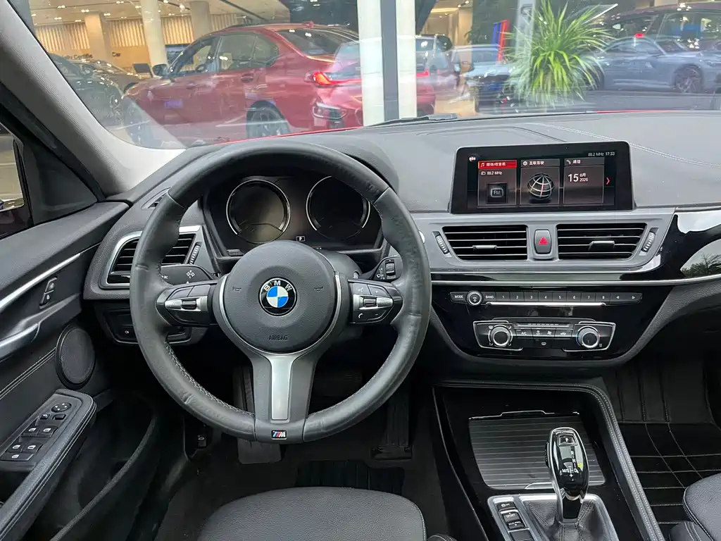 BMW 1 Series 2021 — фото 10