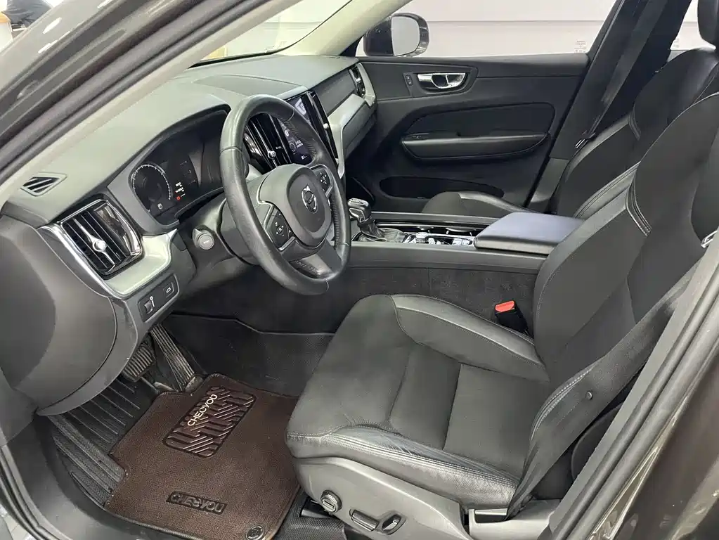 Volvo XC60 2019 — фото 16