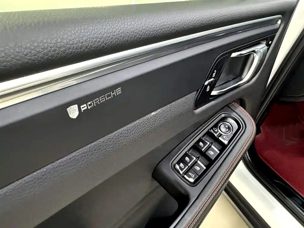 Porsche Macan 2023 — фото 17