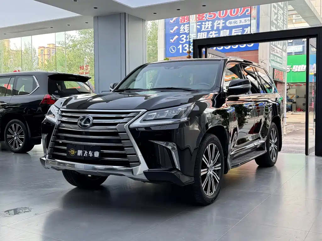 Lexus LX 2017 — фото 1