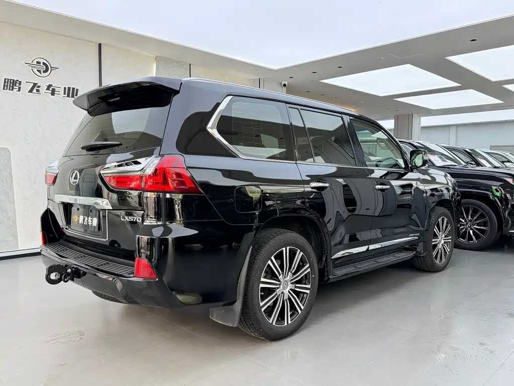 Lexus LX 2017 — фото 22