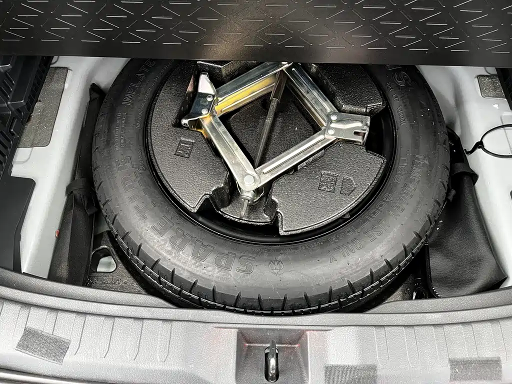 Toyota RAV4 2023 — фото 14