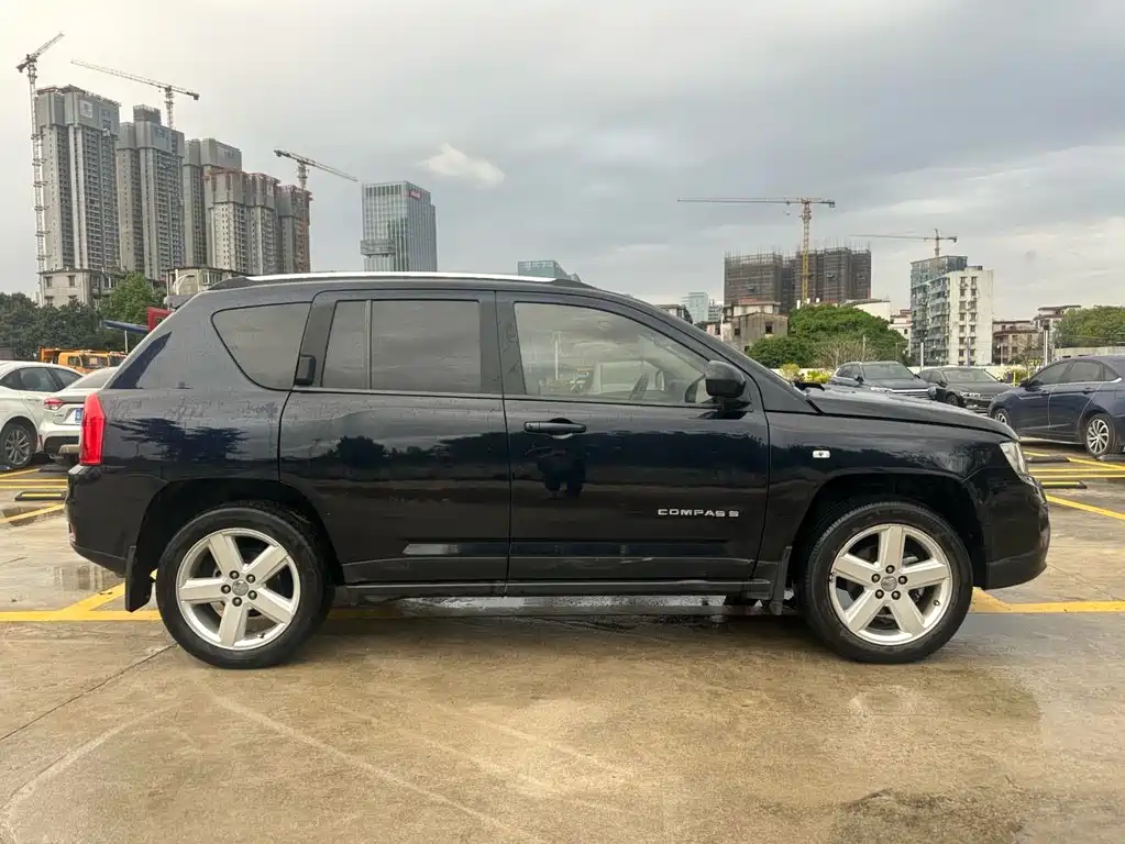 Jeep Compass 2011 — фото 3