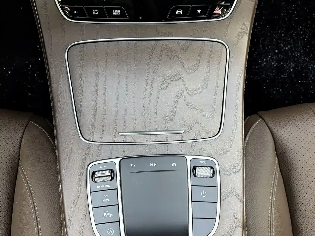 Mercedes-Benz E-Class 2023 — фото 9