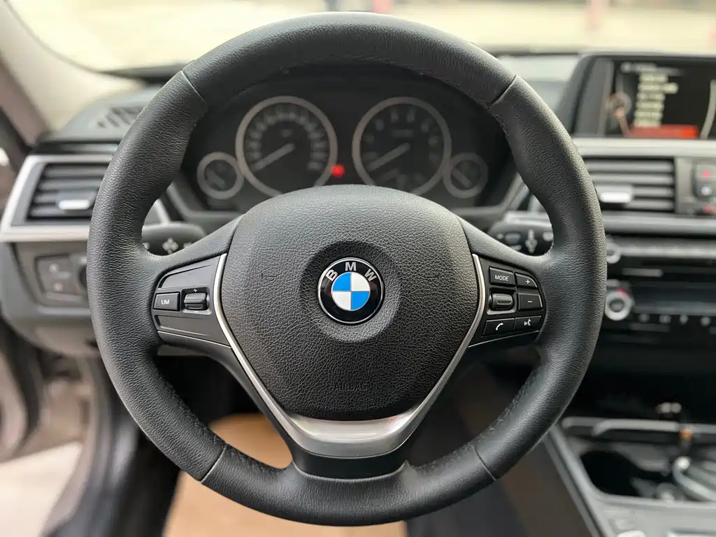 BMW 3 Series 2017 — фото 10