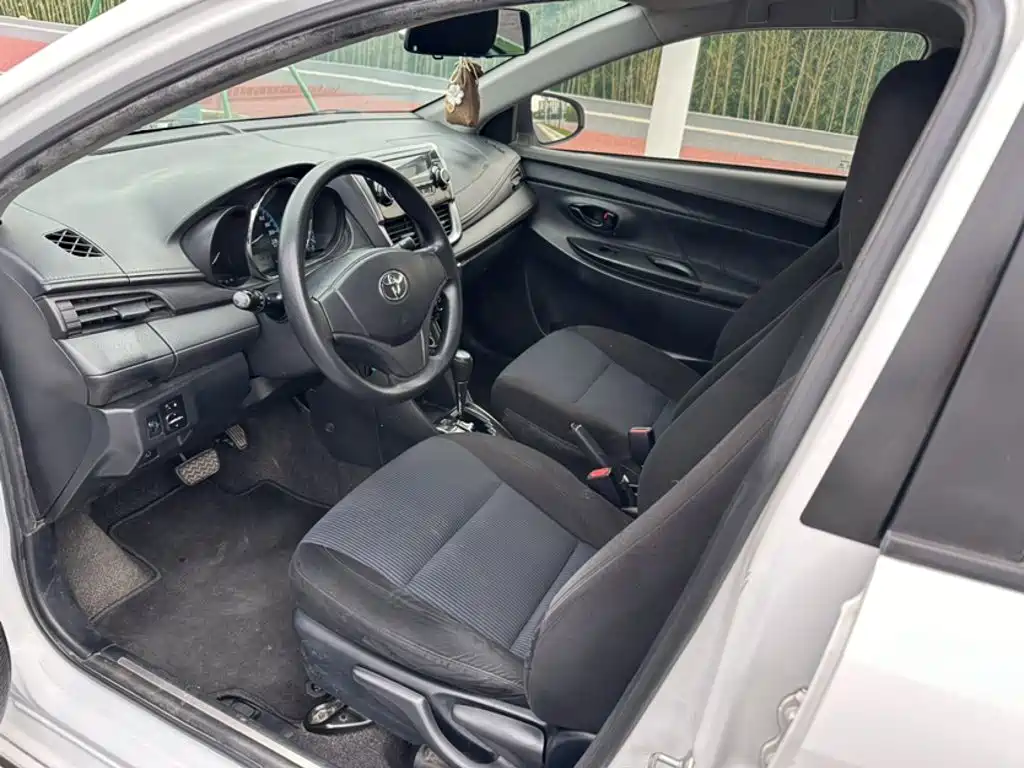 Toyota Yaris L 2018 — фото 20