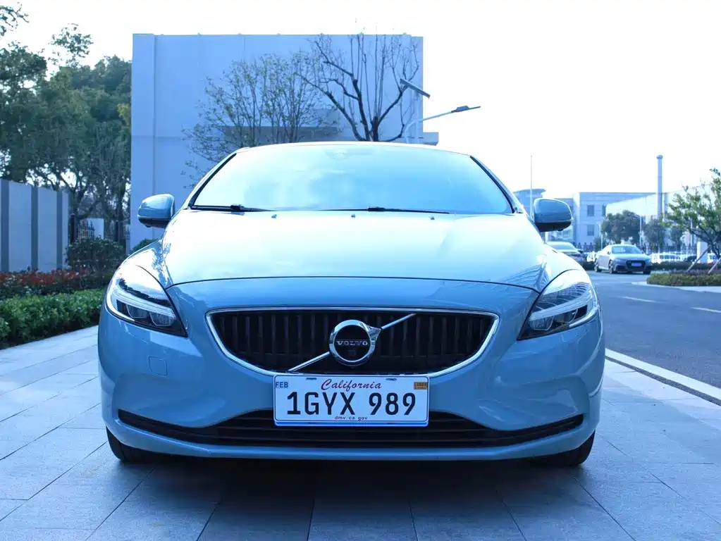 Volvo V40 2017 — фото 2