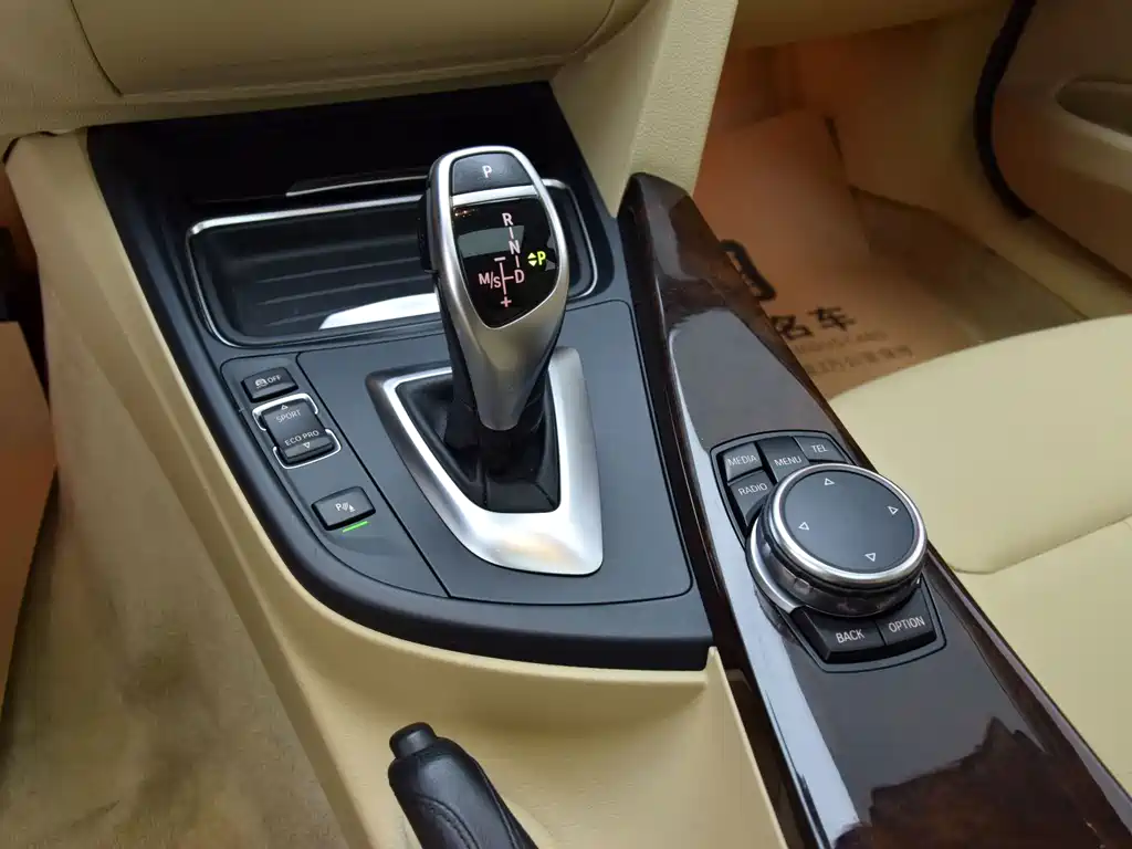 BMW 3 Series 2015 — фото 16