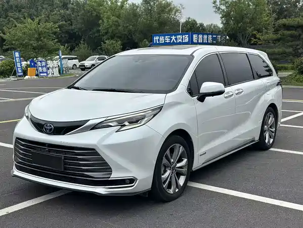 Toyota Sienna 2023