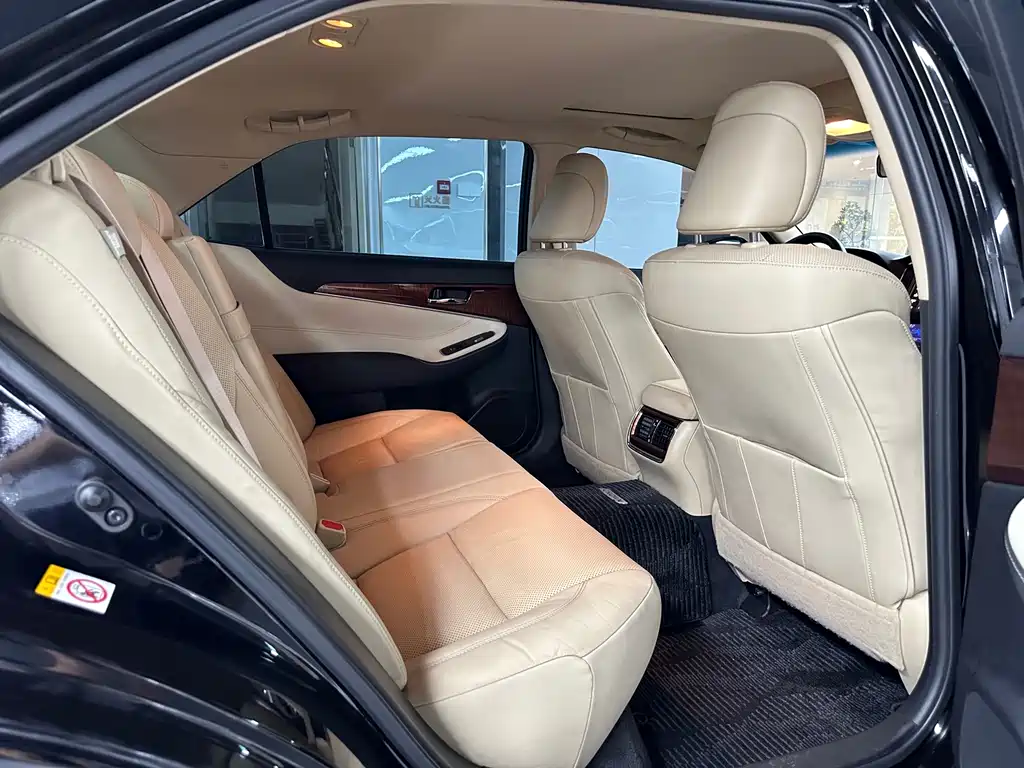 Toyota Crown 2015 — фото 13