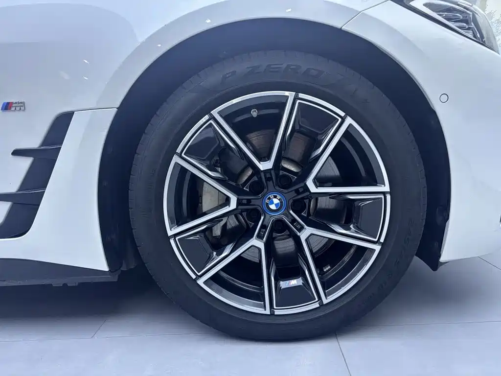 BMW i4 2024 — фото 9