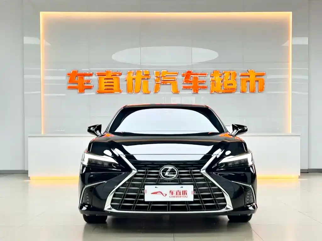 Lexus ES 2025