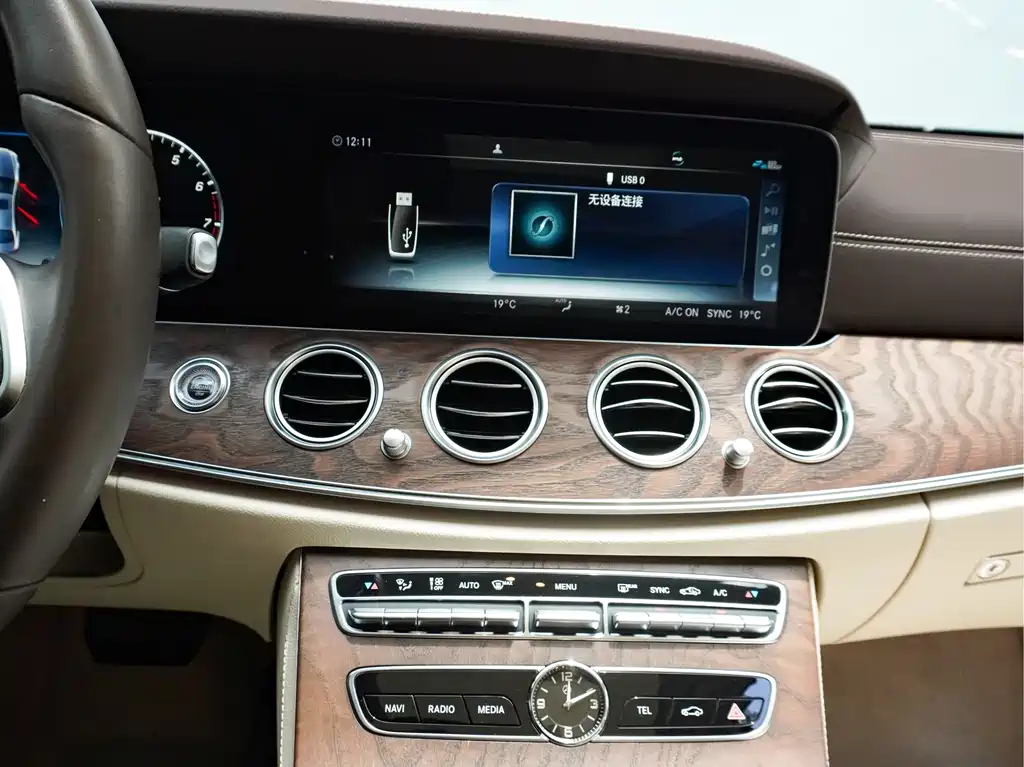 Mercedes-Benz E-Class 2020 — фото 10
