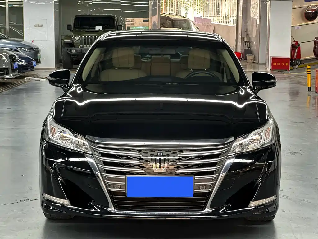 Toyota Crown 2015 — фото 2