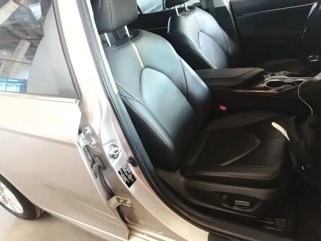 Toyota Camry 2020 — фото 20