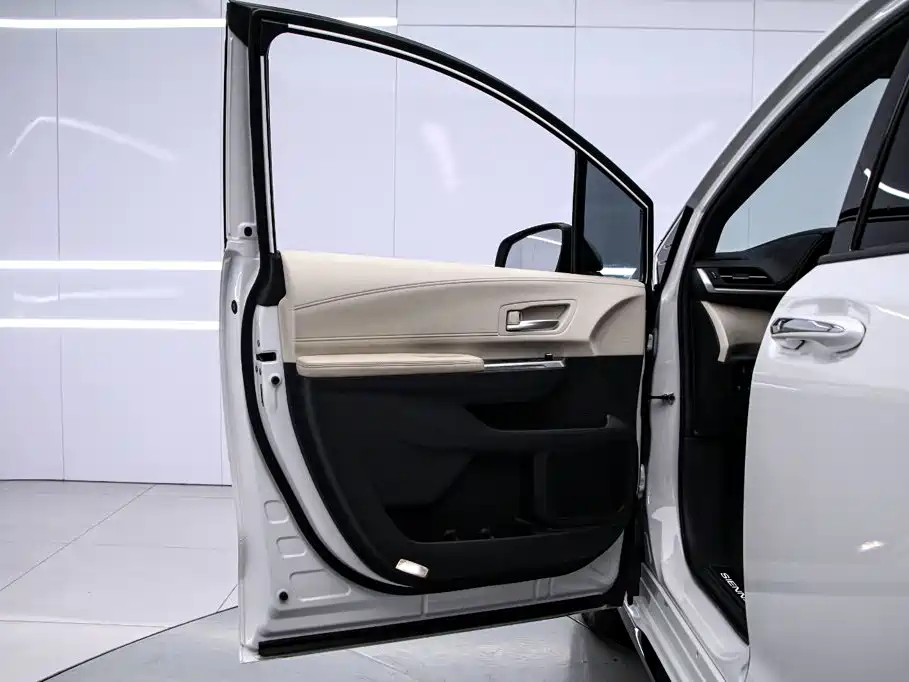 Toyota Sienna 2023 — фото 15