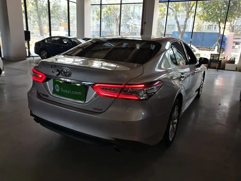 Toyota Camry 2020 — фото 5