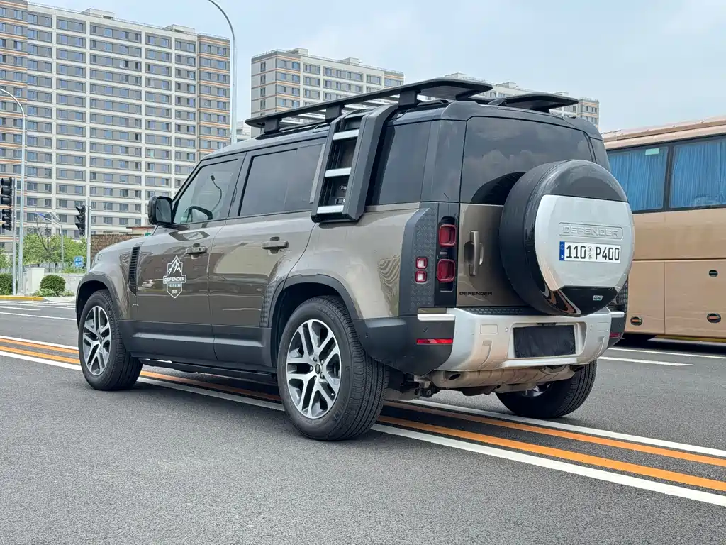 Land Rover Defender 2022