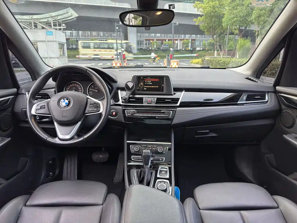 BMW 2 Series Active Tourer 2016 — фото 12