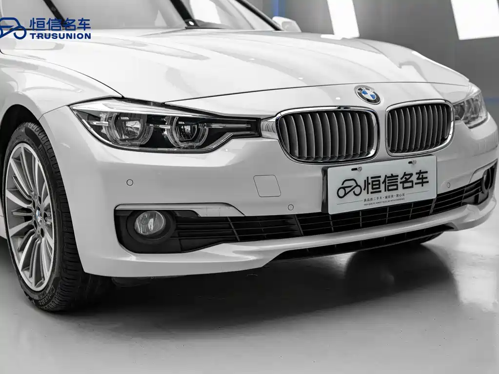 BMW 3 Series 2019 — фото 8