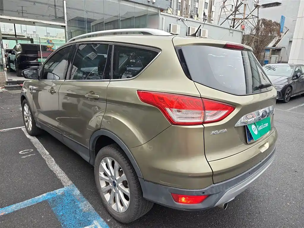 Ford Kuga 2015 — фото 23