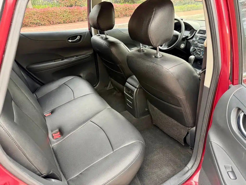 Nissan Tiida 2015 — фото 11