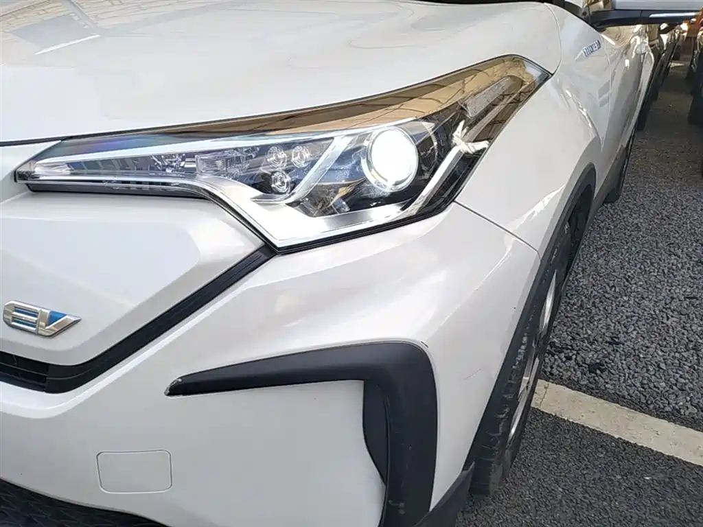 Toyota C-HR EV 2022 — фото 24