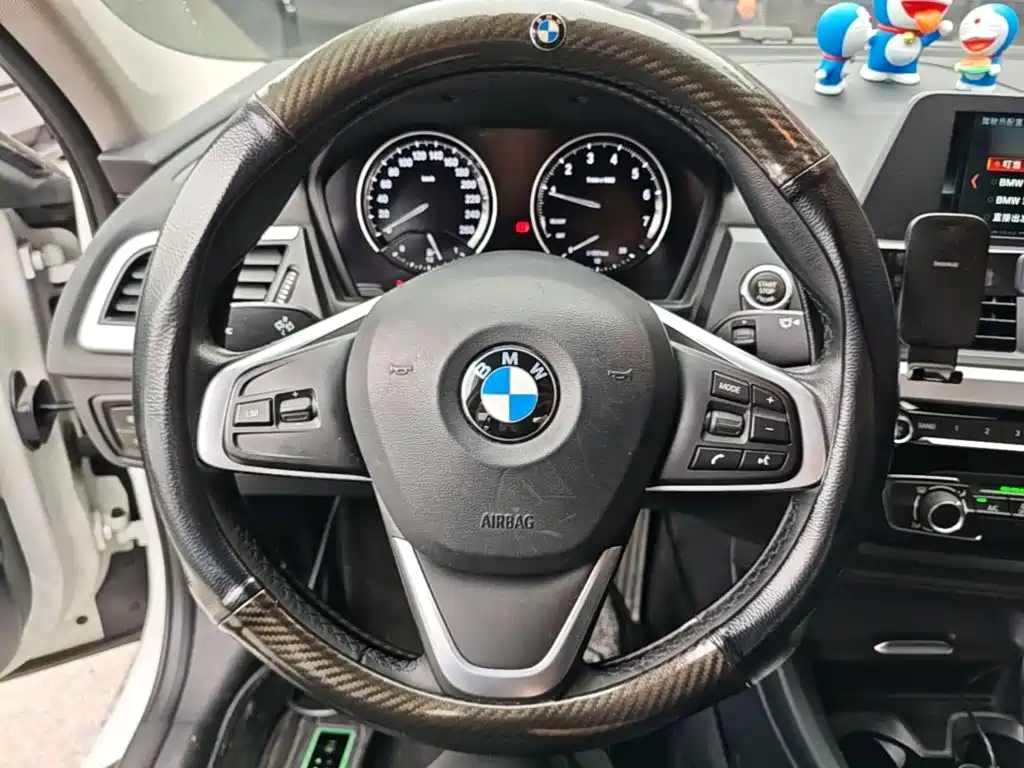BMW 1 Series 2018 — фото 11
