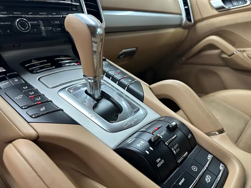 Porsche Cayenne 2015 — фото 17